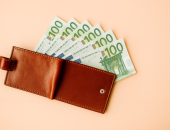 Bankas ziņos par skaidras naudas darījumiem no 750 eiro