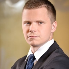 Vai jāpārceļ brīvdienas, kurās darbinieks ir slimojis?