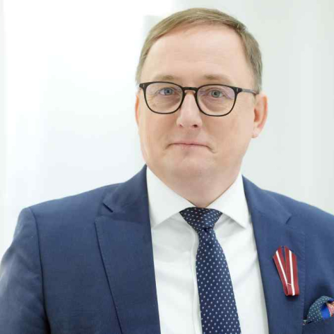 Procentu likmes turpina ceļu lejup